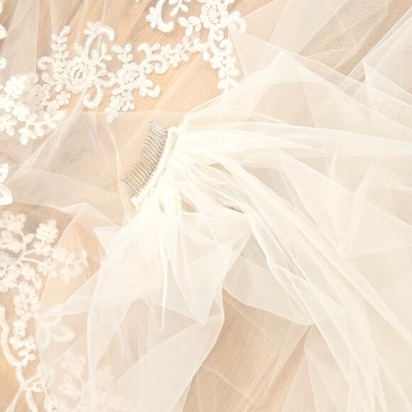 Cathedral Length Ivory Bridal Veil Lace Appliqué Scalloped Edge Wedding Veil main image 5